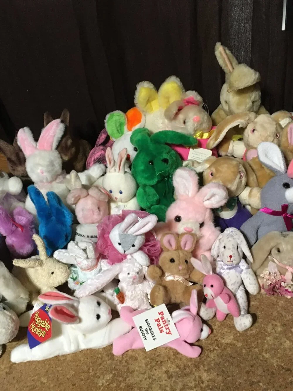 LOT OF 36 BUNNY RABBIT PLUSH BEANIE EASTER RUSS BERRIE APPLAUSE ENERGIZER BUNNY